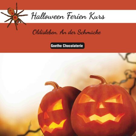 Halloween Kinder Ferien Kurs Gutschein. Oranger Hintergrund. Zu sehen zwei Halloween geschnitzte Kürbisse