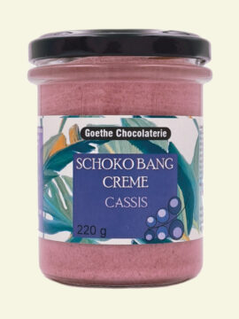 Schoko Bang Cassis. Brotaufstrich Geschmacksrichtung Cassis der Marke Goethe Chocolaterie in einem Glas mit Schraubverschluss