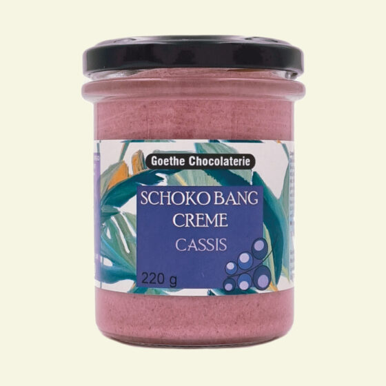 Schoko Bang Cassis. Brotaufstrich Geschmacksrichtung Cassis der Marke Goethe Chocolaterie in einem Glas mit Schraubverschluss