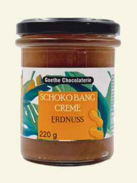Schoko Bang Erdnuss. Brotaufstrich Geschmacksrichtung Erdnuss der Marke Goethe Chocolaterie in einem Glas mit Schraubverschluss